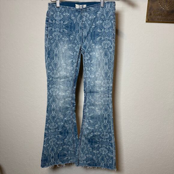 Women's We The Free Free People Paisley Print Medium Wash Flare Jeans Size 25 - Picture 1 of 10